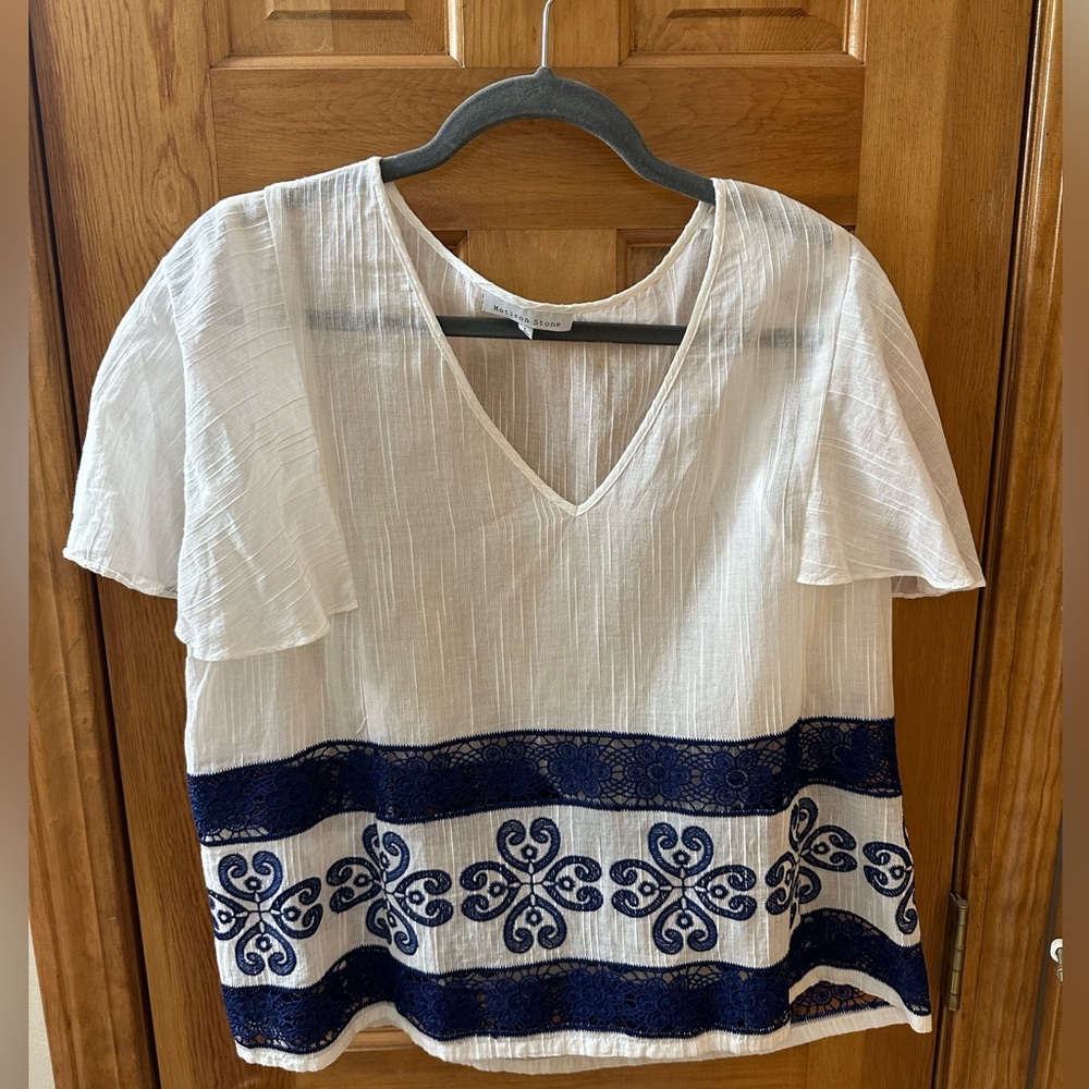 Short sleeve white & blue floral shirt